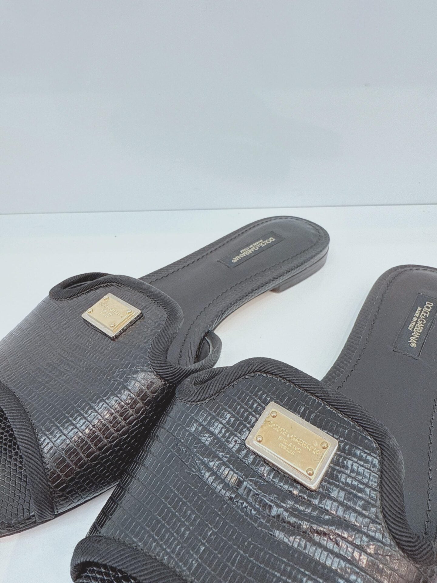 BLACK LIZARD EMBOSSED LEATHER SOFIA SLIDES 36