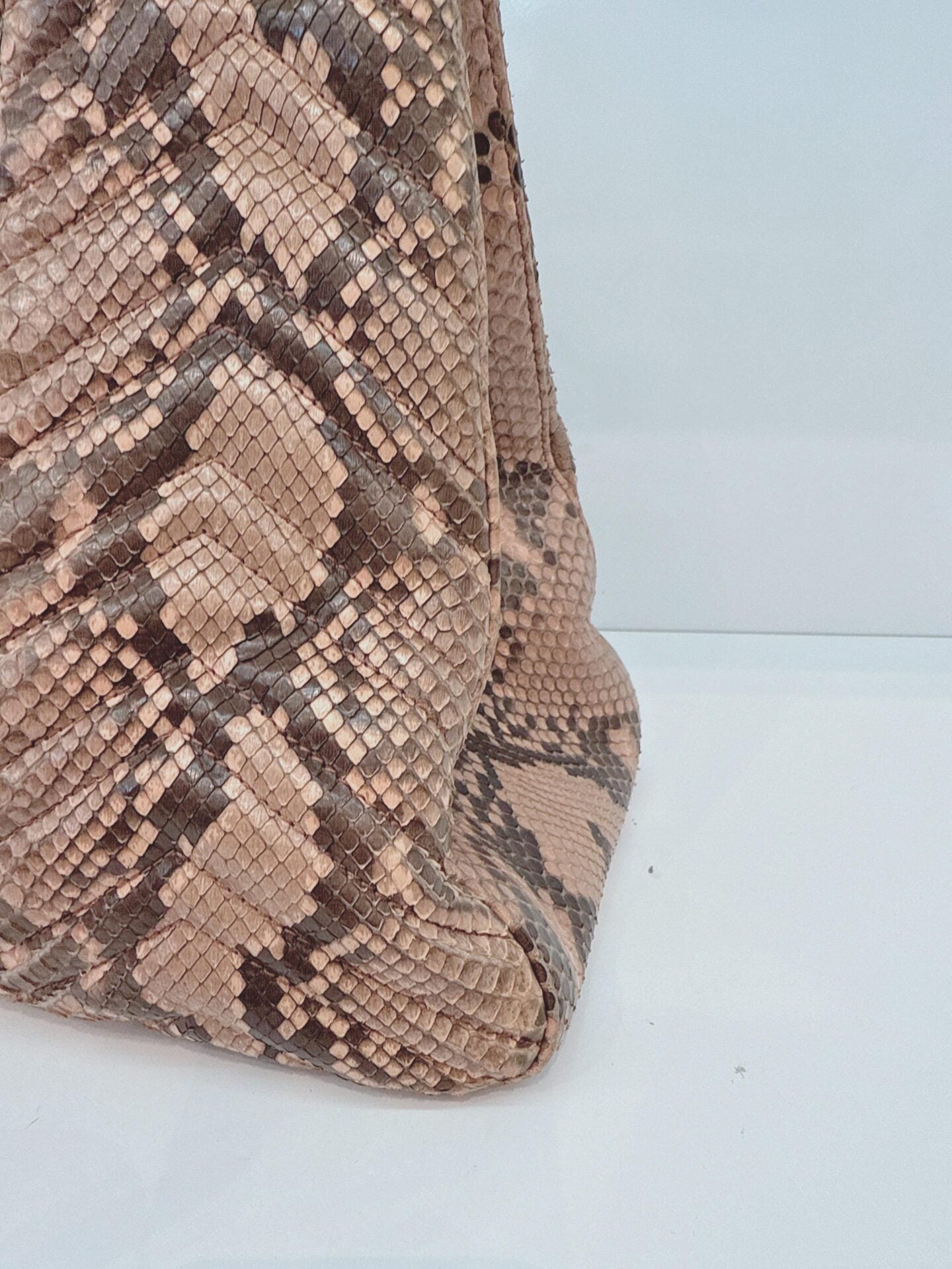PINK BEIGE PYTHON MEDIUM MARMONT MATELASSE TOTE BAG