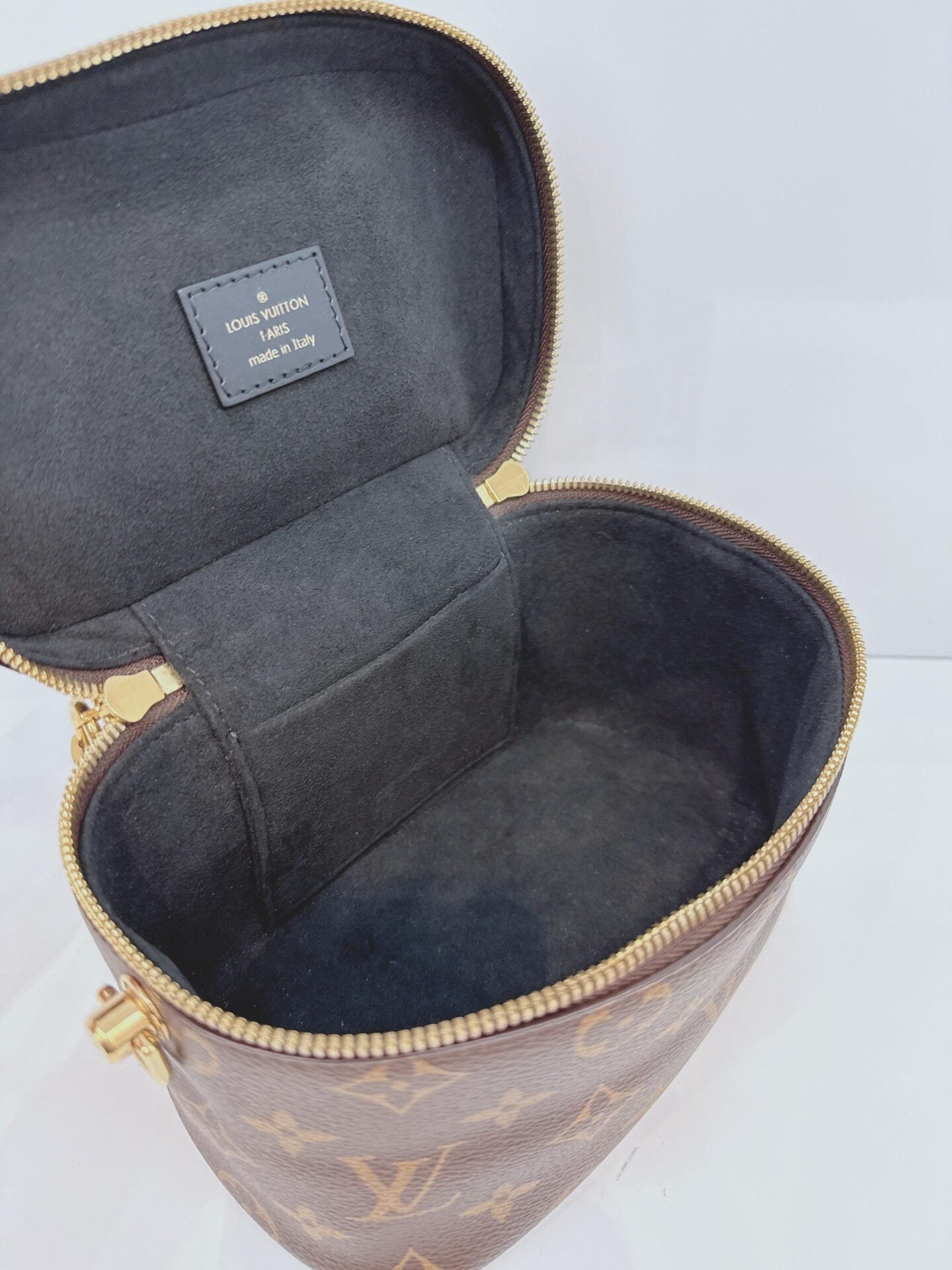 MONOGRAM REVERSE CANVAS VANITY PM  BAG