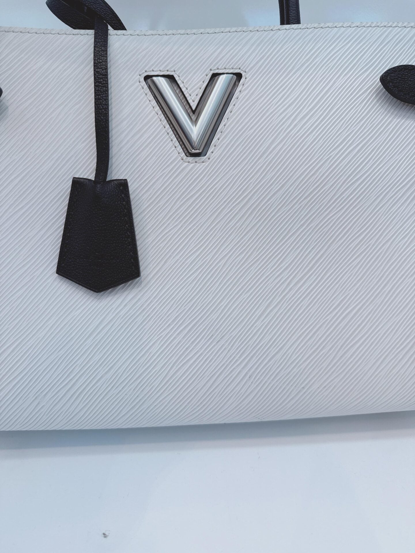 WHITE EPI LEATHER TWIST TOTE BAG