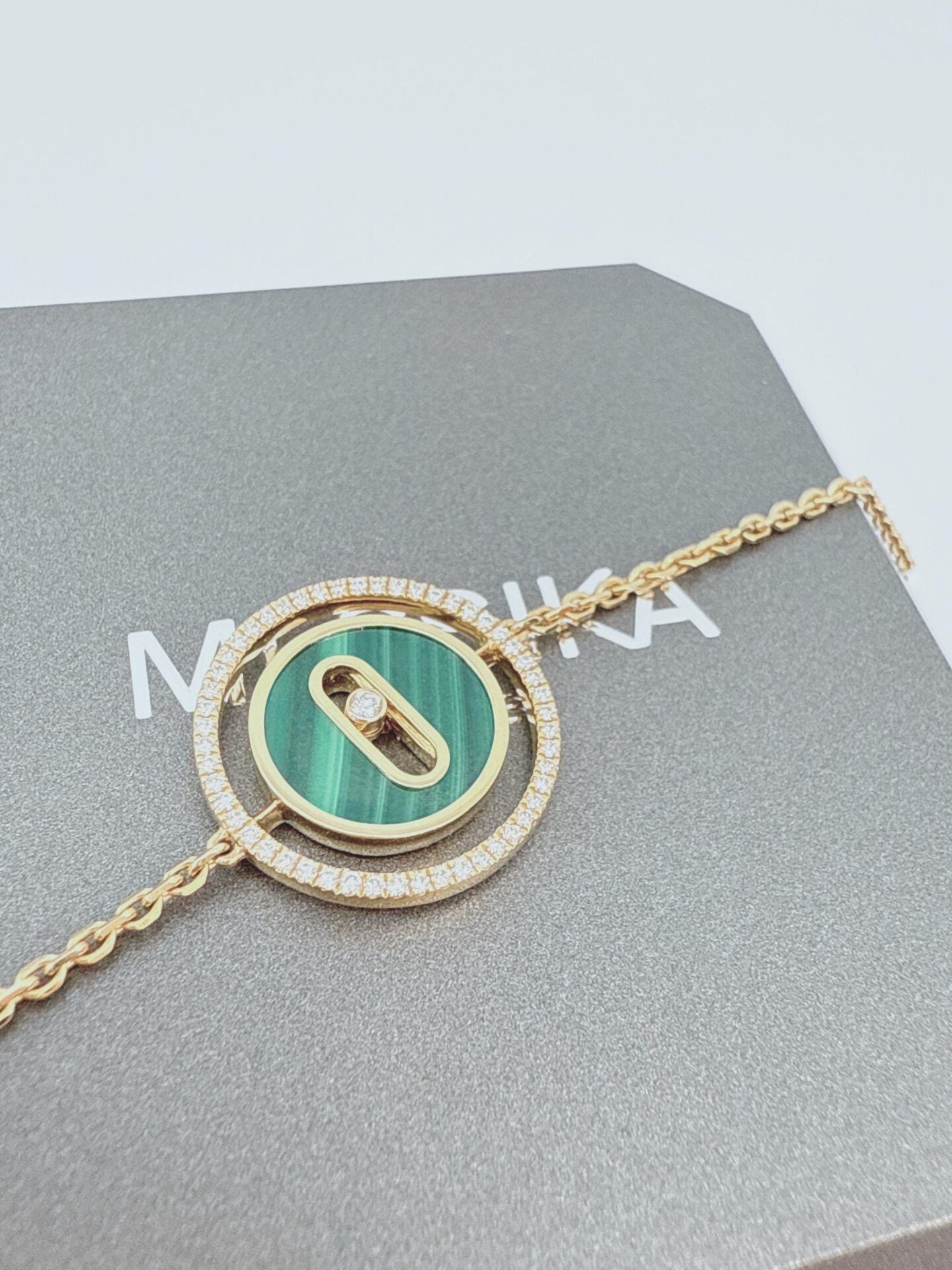 LUCKY MOVE SM MALACHITE YELLOW GOLD DIAMOND BRACELET