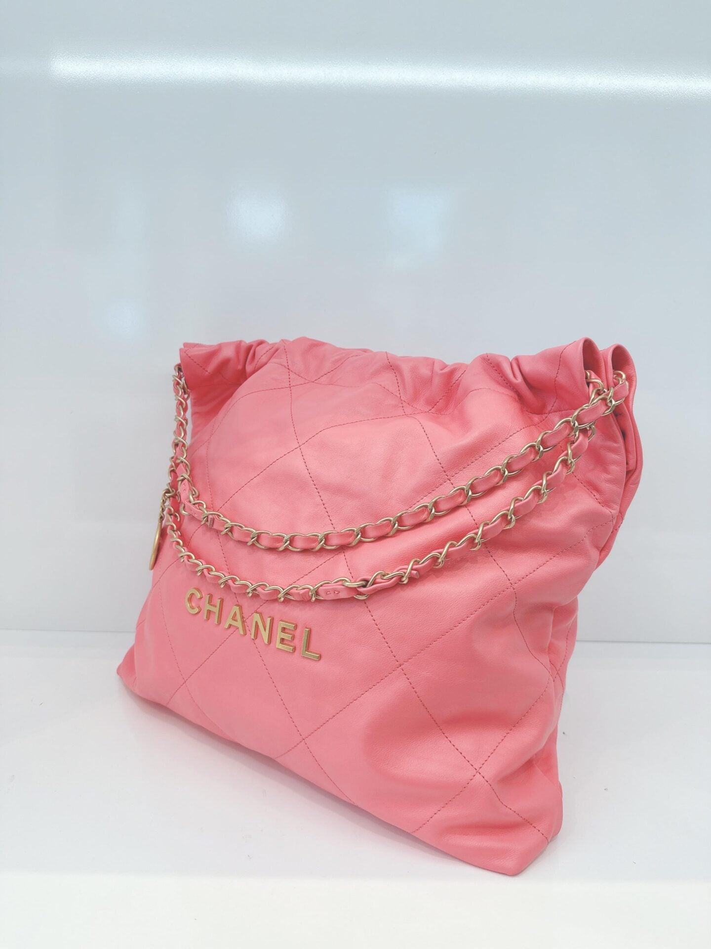 CORAL PINK CALFSKIN LEATHER CHANEL 22 HANDBAG