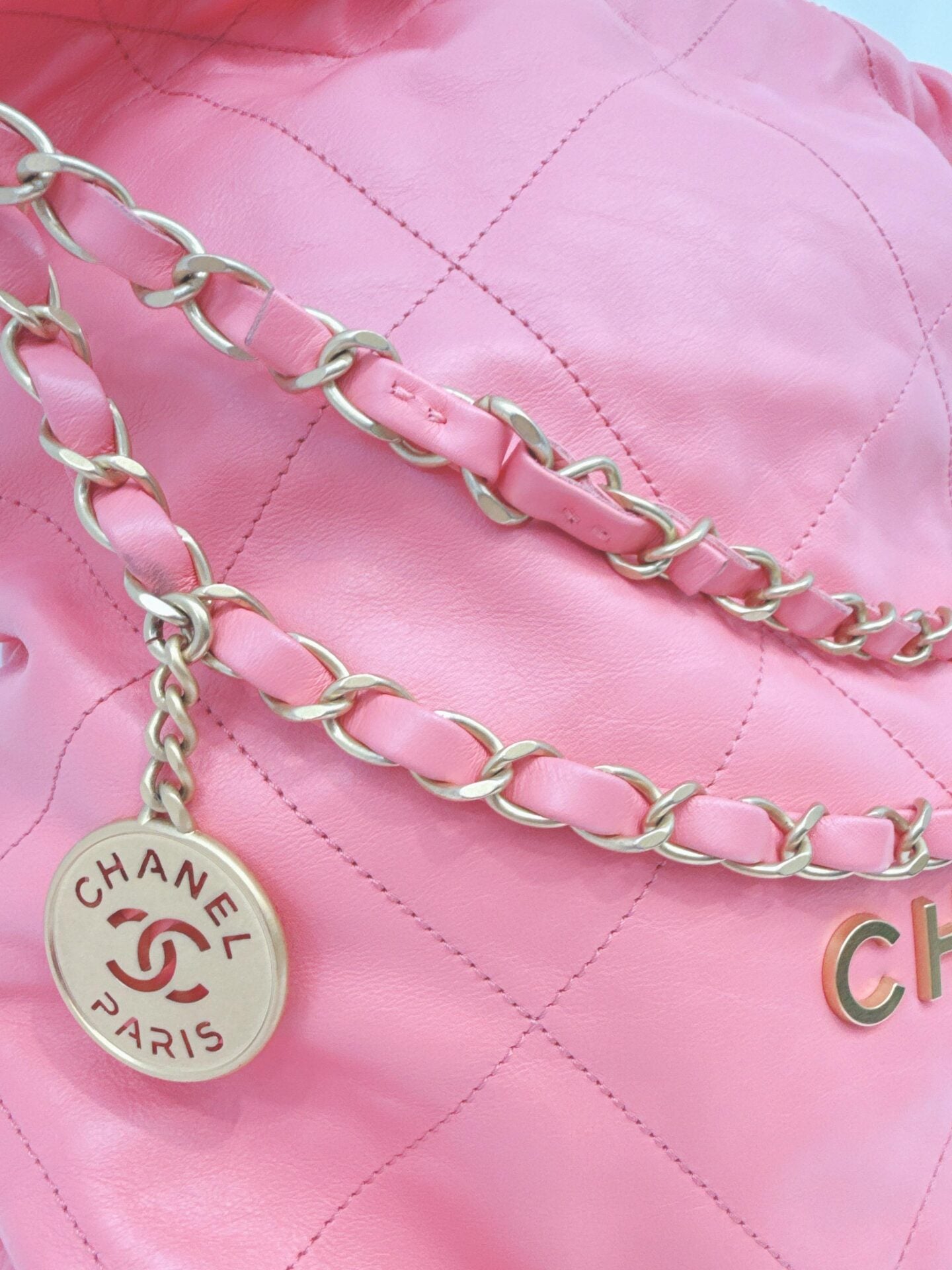 CORAL PINK CALFSKIN LEATHER CHANEL 22 HANDBAG