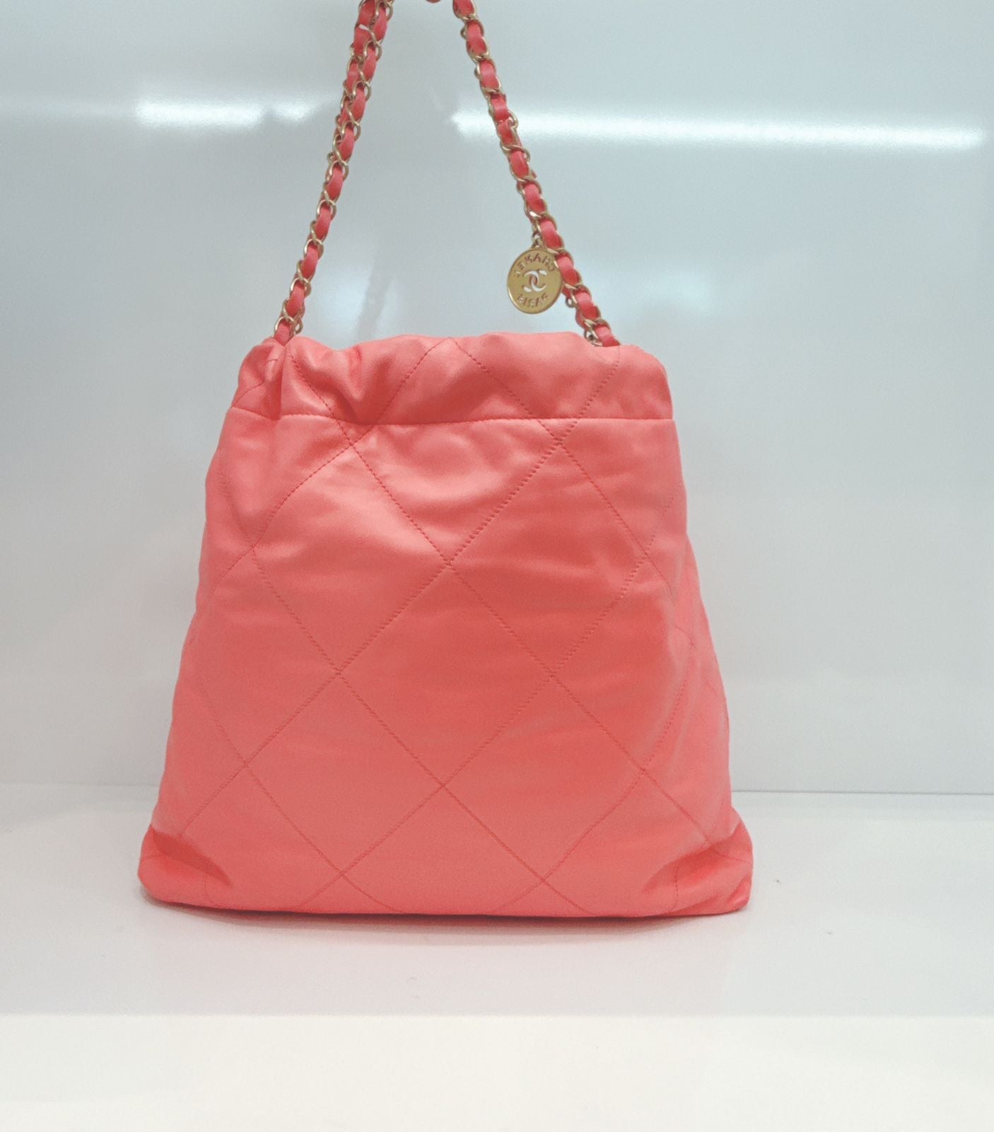CORAL PINK CALFSKIN LEATHER CHANEL 22 HANDBAG