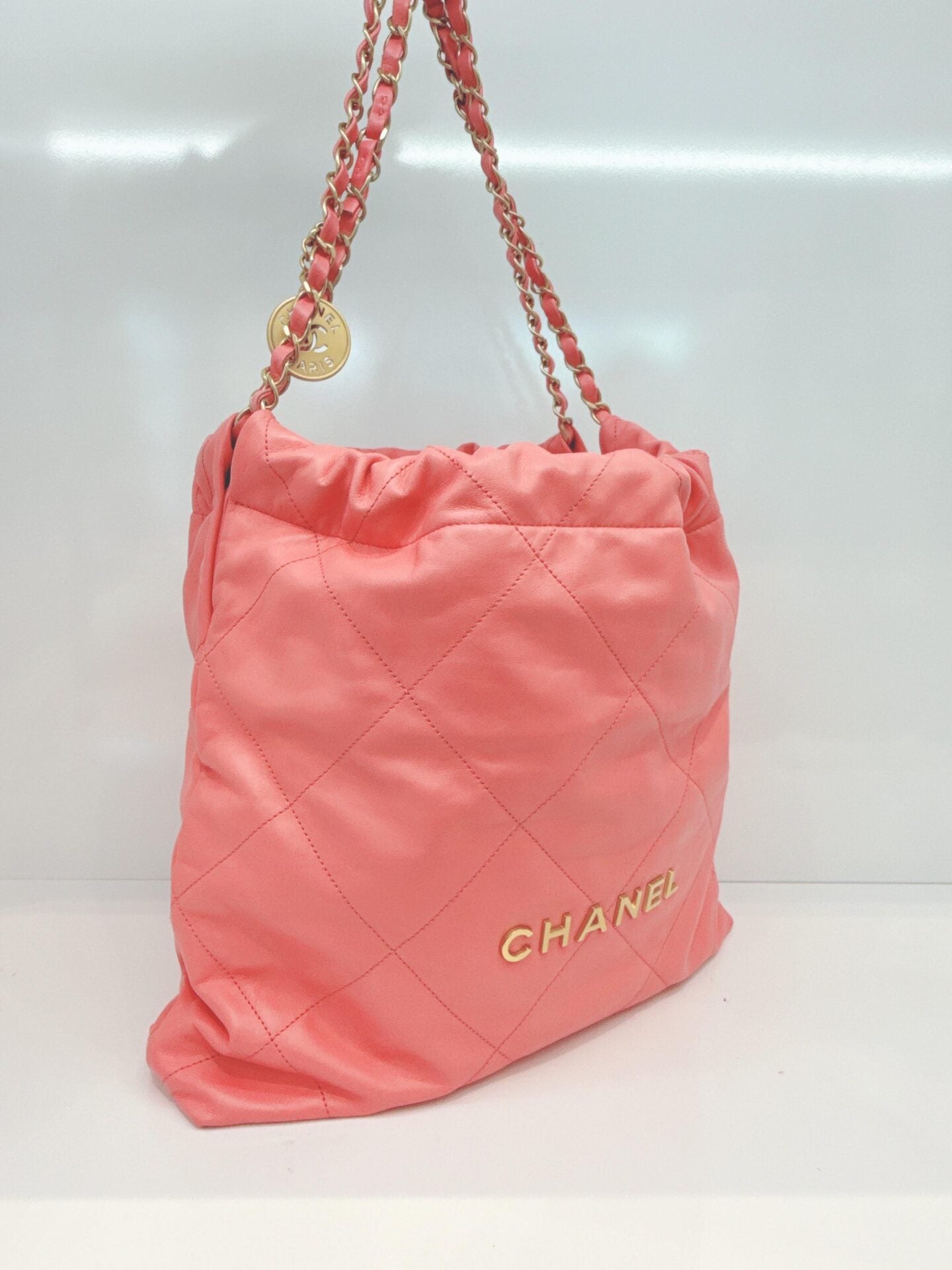 CORAL PINK CALFSKIN LEATHER CHANEL 22 HANDBAG