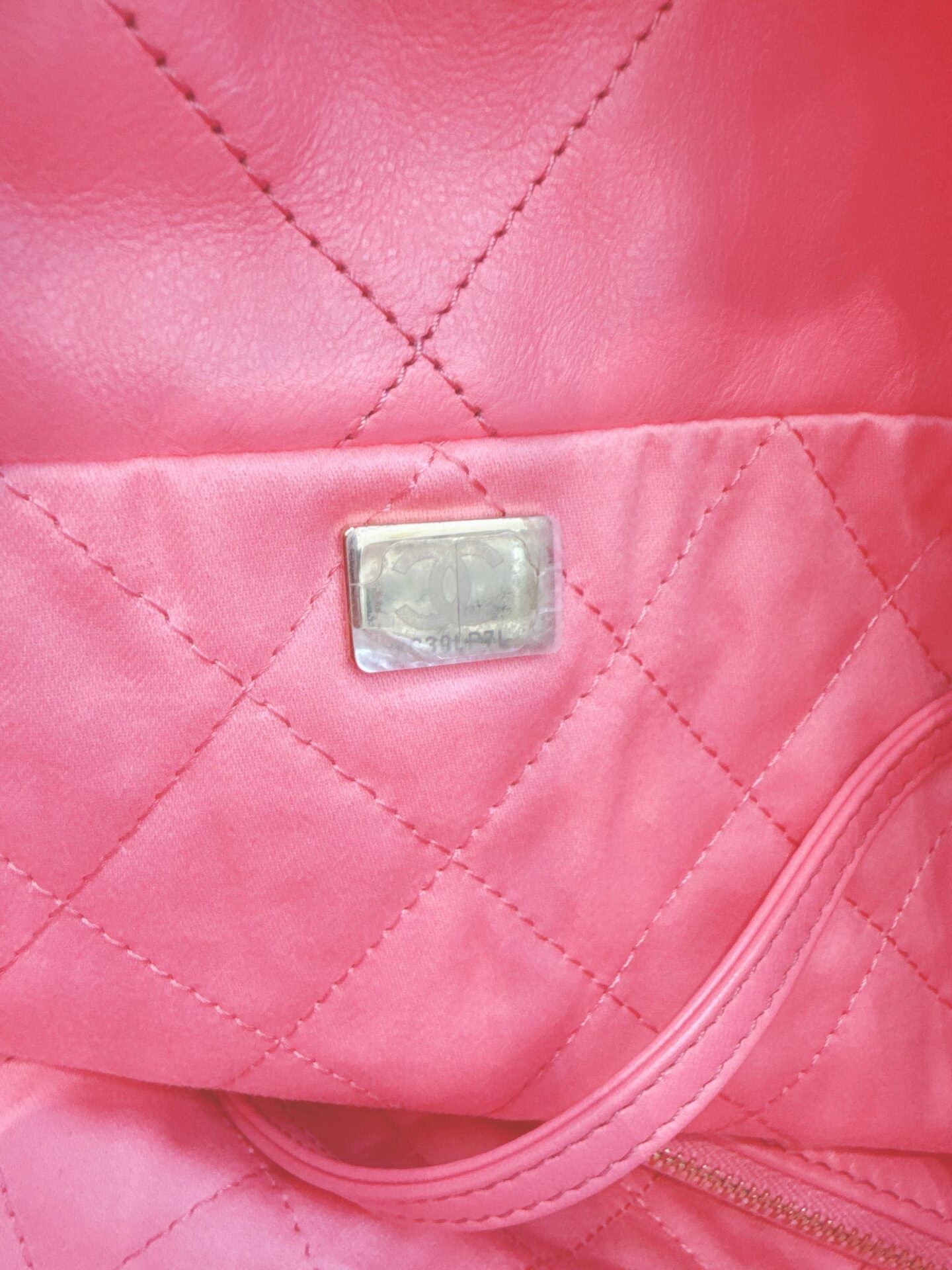 CORAL PINK CALFSKIN LEATHER CHANEL 22 HANDBAG