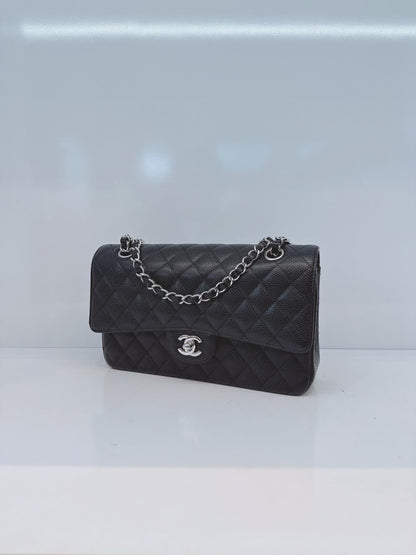 BLACK QUILTED CAVIAR LEATHER MEDIUM CLASSIC DOUBLE FLAP HANDBAG SILVER HARDWARE