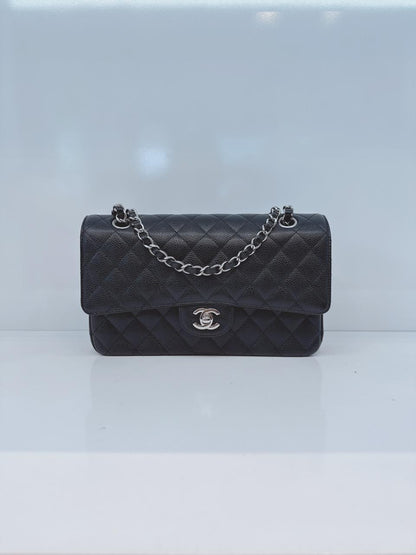 BLACK QUILTED CAVIAR LEATHER MEDIUM CLASSIC DOUBLE FLAP HANDBAG SILVER HARDWARE