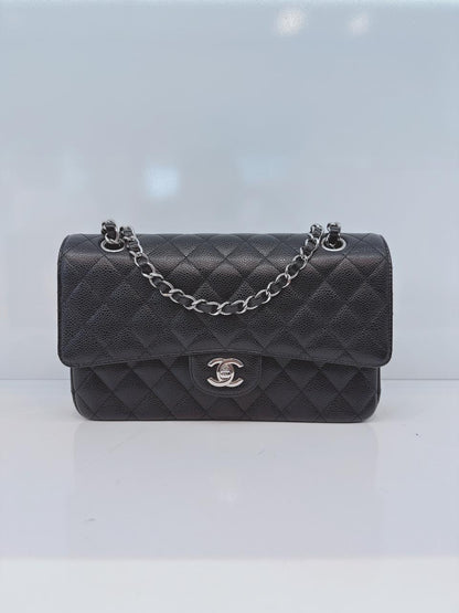 BLACK QUILTED CAVIAR LEATHER MEDIUM CLASSIC DOUBLE FLAP HANDBAG SILVER HARDWARE