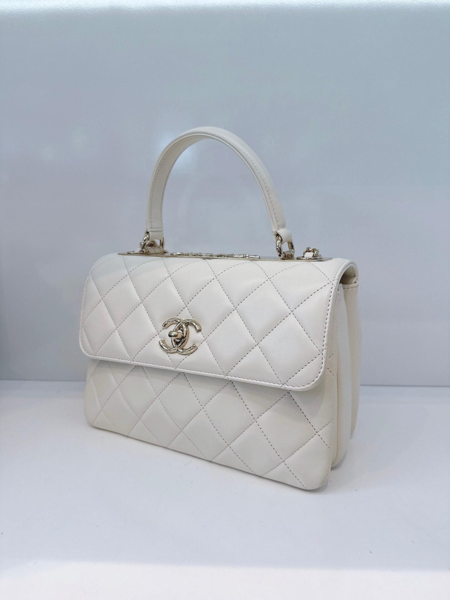 WHITE LAMBSKIN LEATHER SMALL TRENDY CC TOP HANDLE BAG