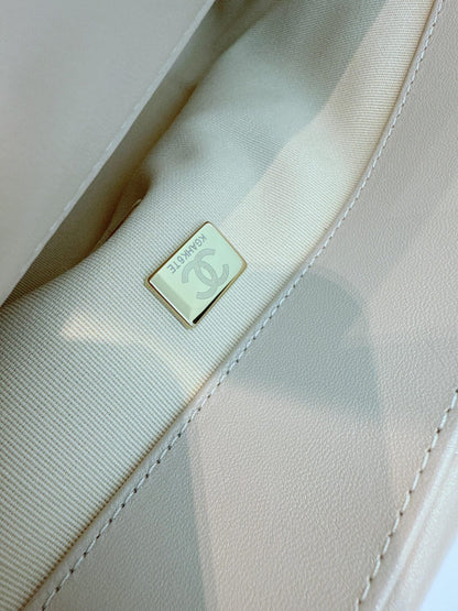 LIGHT BEIGE LAMBSKIN LEATHER MEDIUM CHANEL 19 BAG
