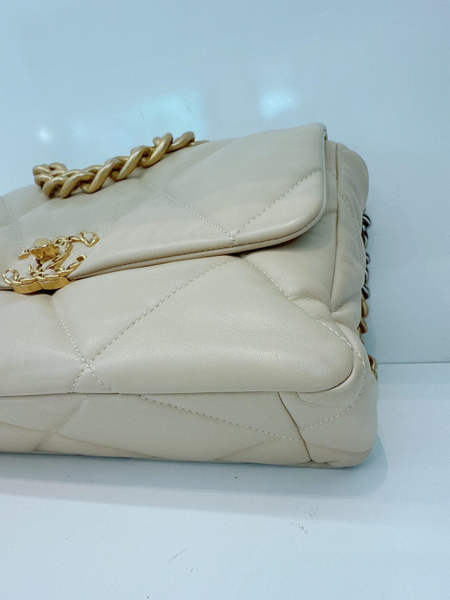LIGHT BEIGE LAMBSKIN LEATHER MEDIUM CHANEL 19 BAG