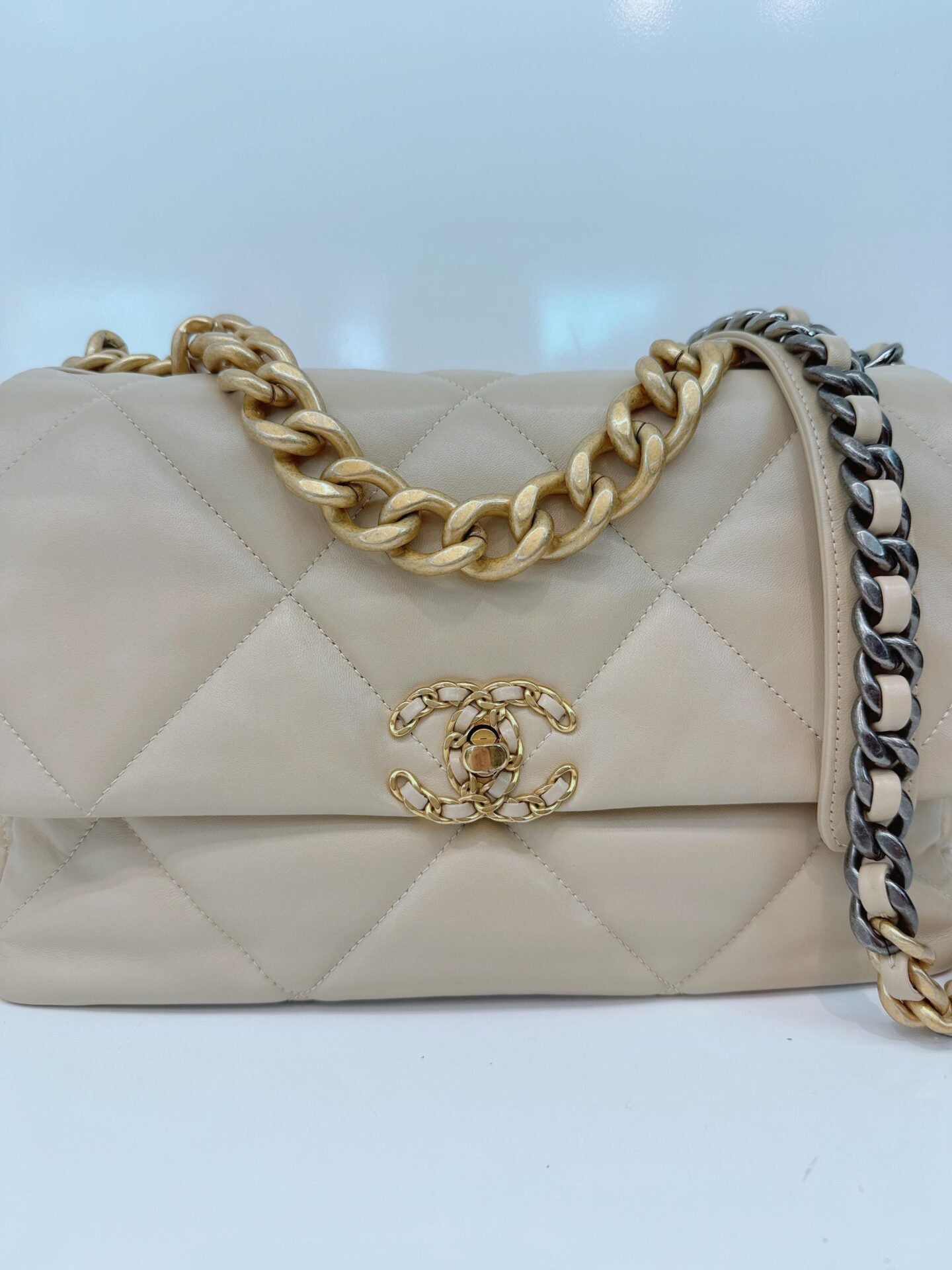 LIGHT BEIGE LAMBSKIN LEATHER MEDIUM CHANEL 19 BAG