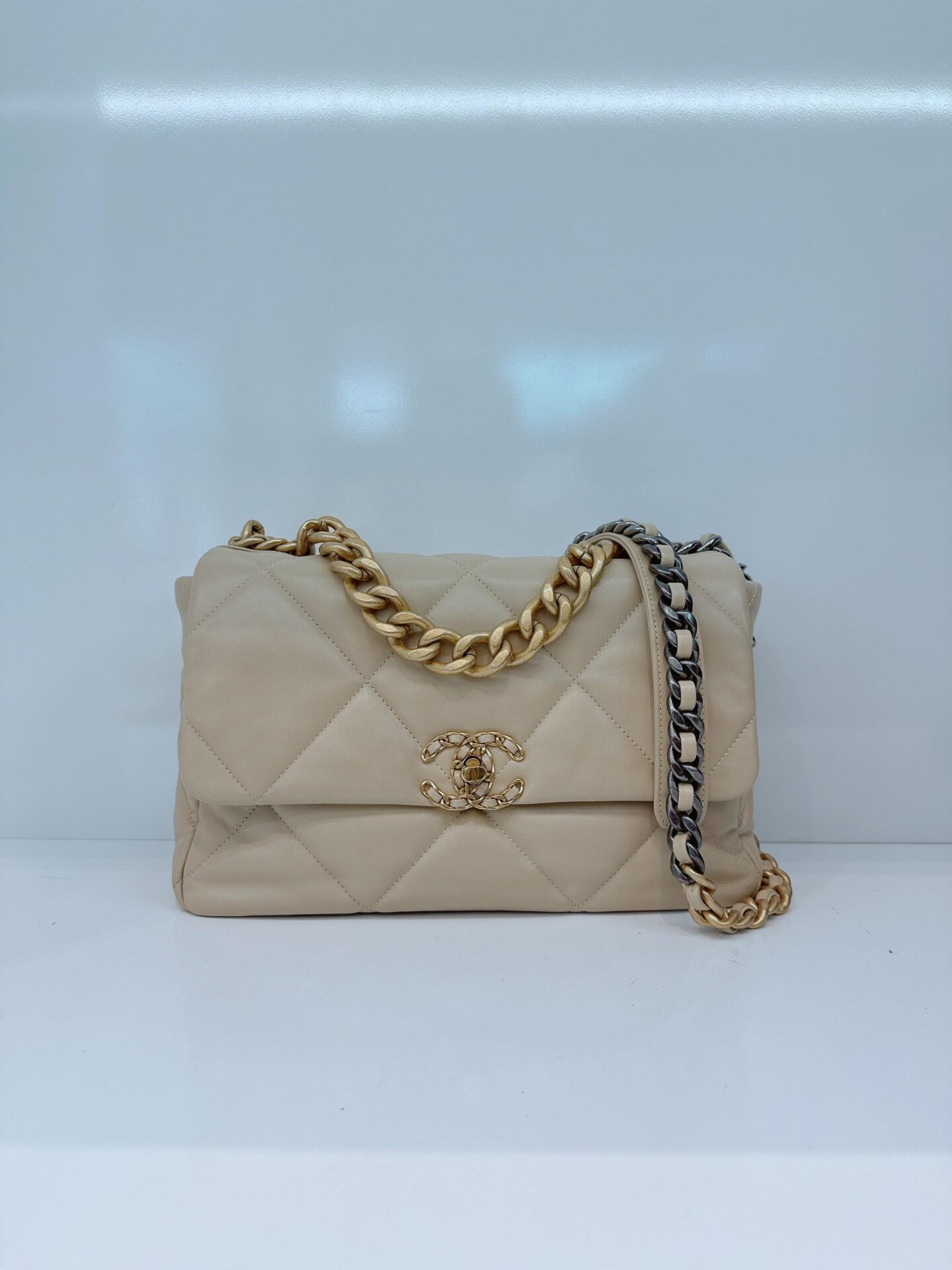 LIGHT BEIGE LAMBSKIN LEATHER MEDIUM CHANEL 19 BAG