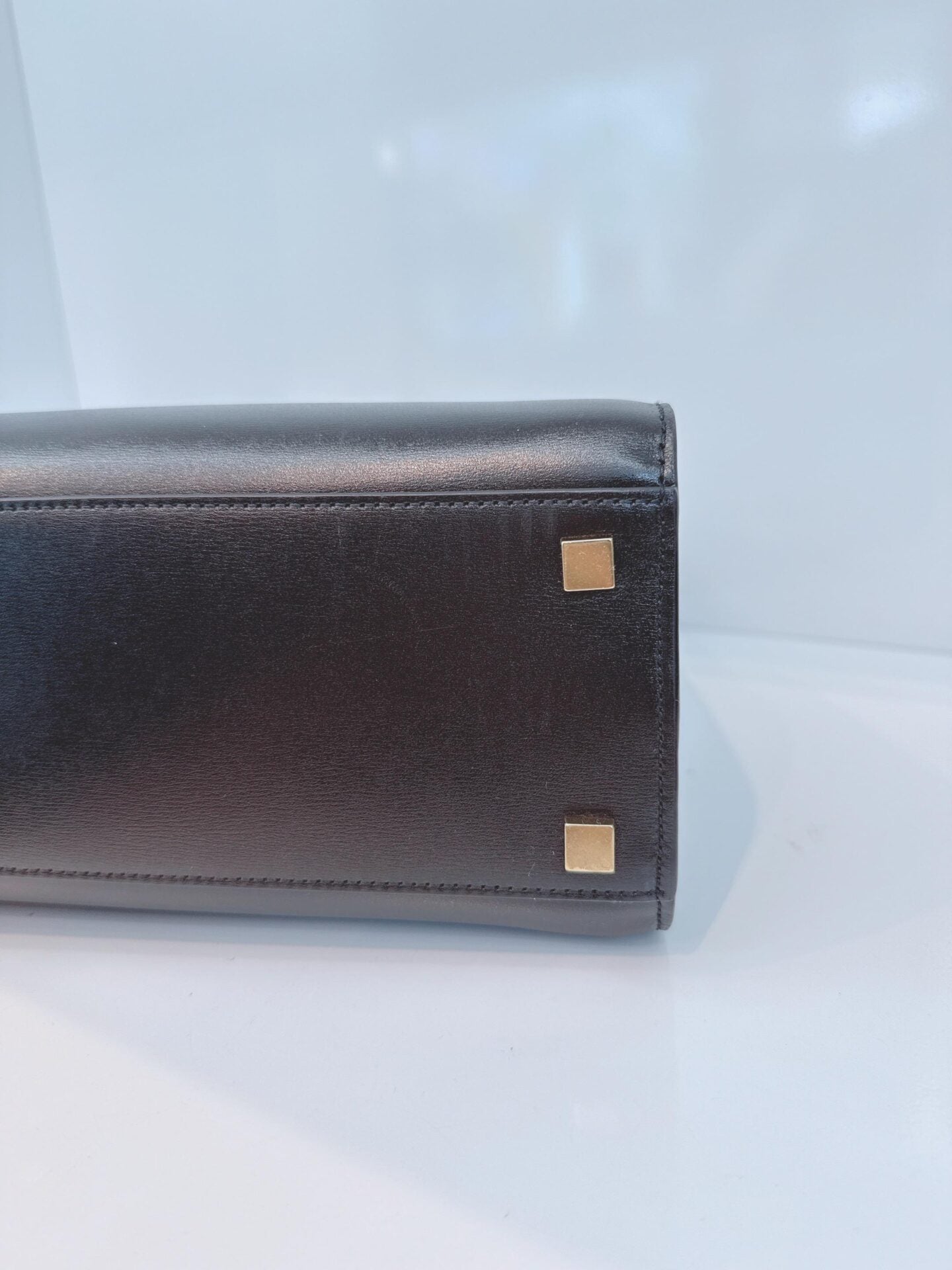 BLACK LEATHER MEDIUM MANHATTAN TOTE BAG