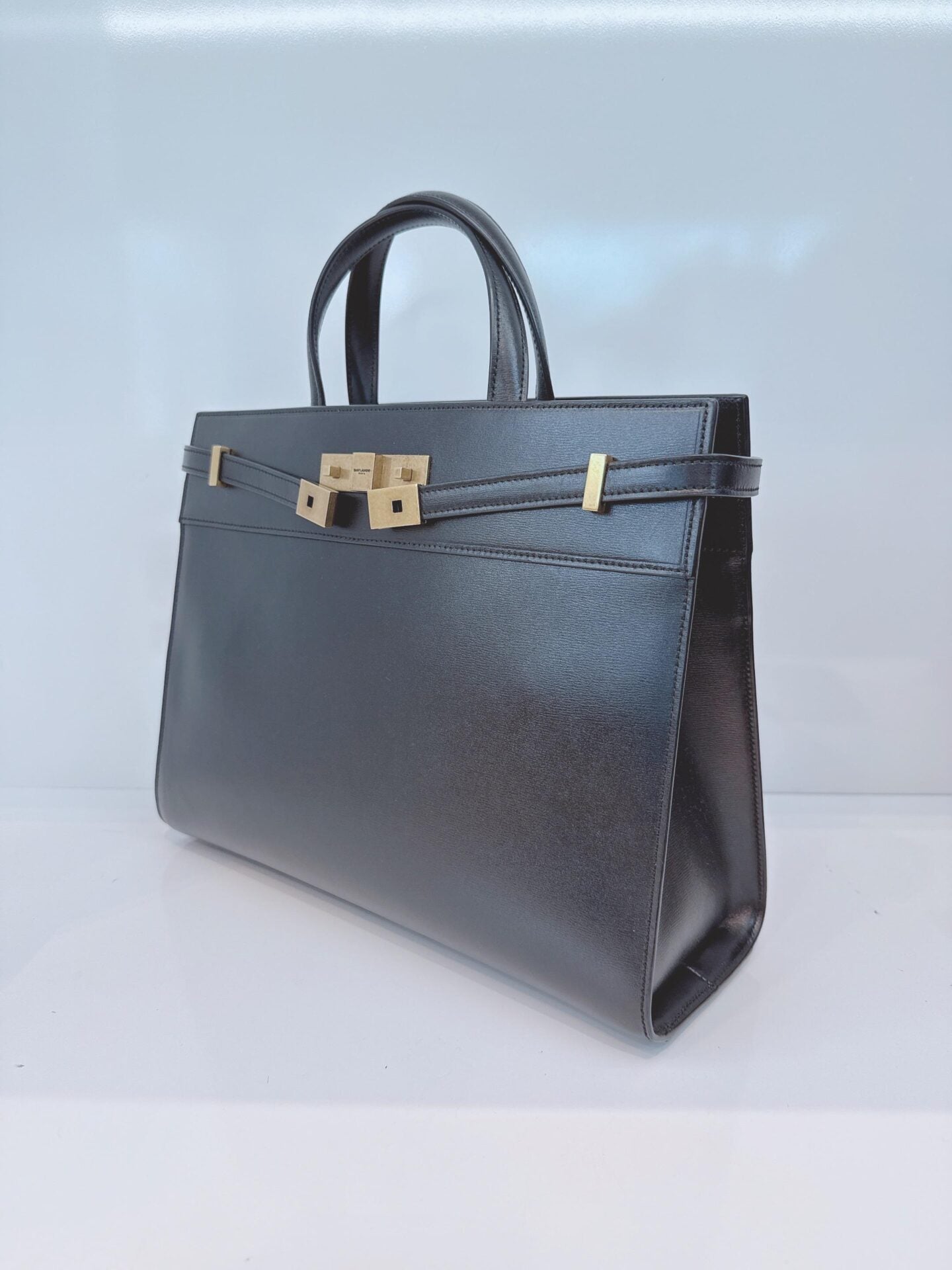 BLACK LEATHER MEDIUM MANHATTAN TOTE BAG