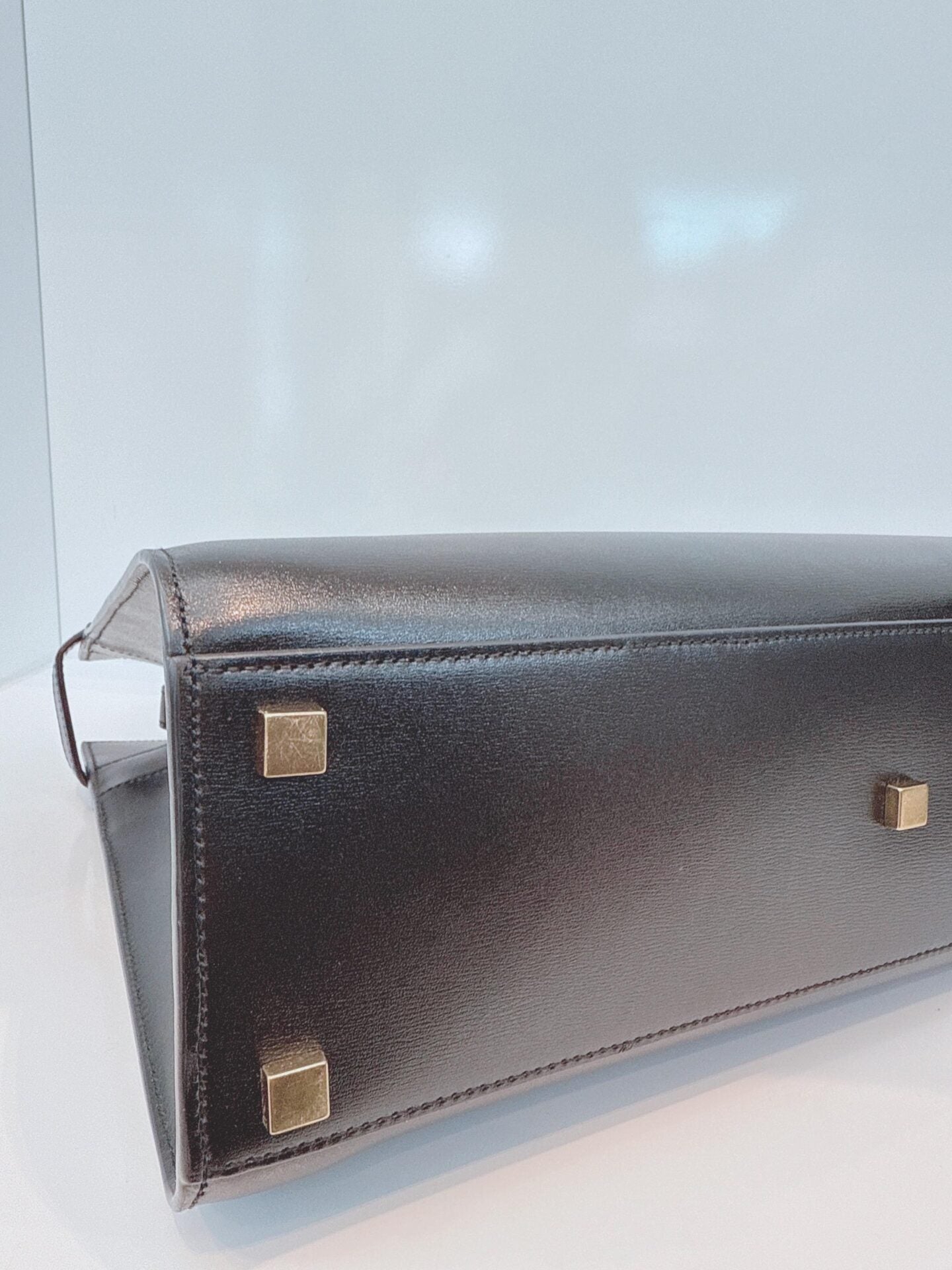 BLACK LEATHER MEDIUM MANHATTAN TOTE BAG