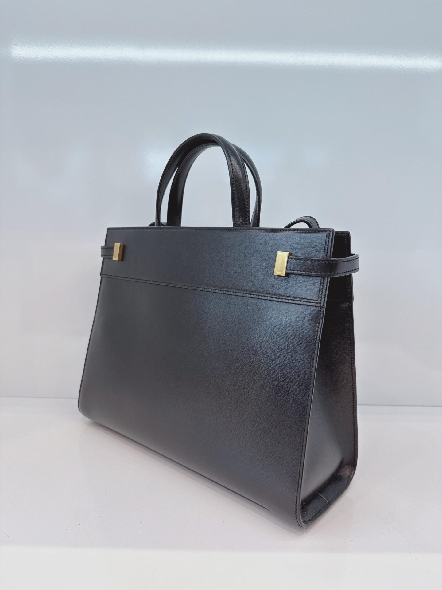 BLACK LEATHER MEDIUM MANHATTAN TOTE BAG