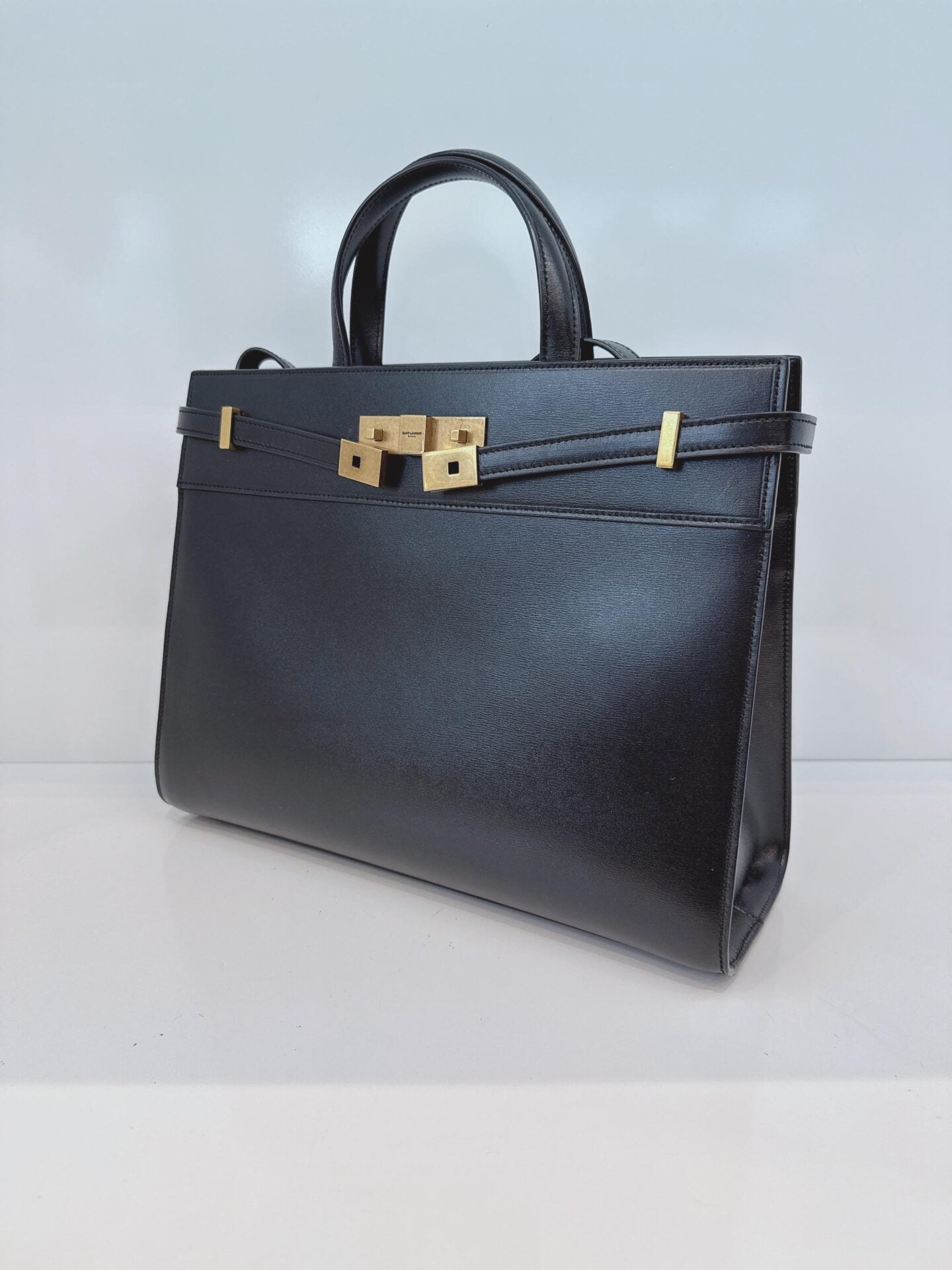 BLACK LEATHER MEDIUM MANHATTAN TOTE BAG