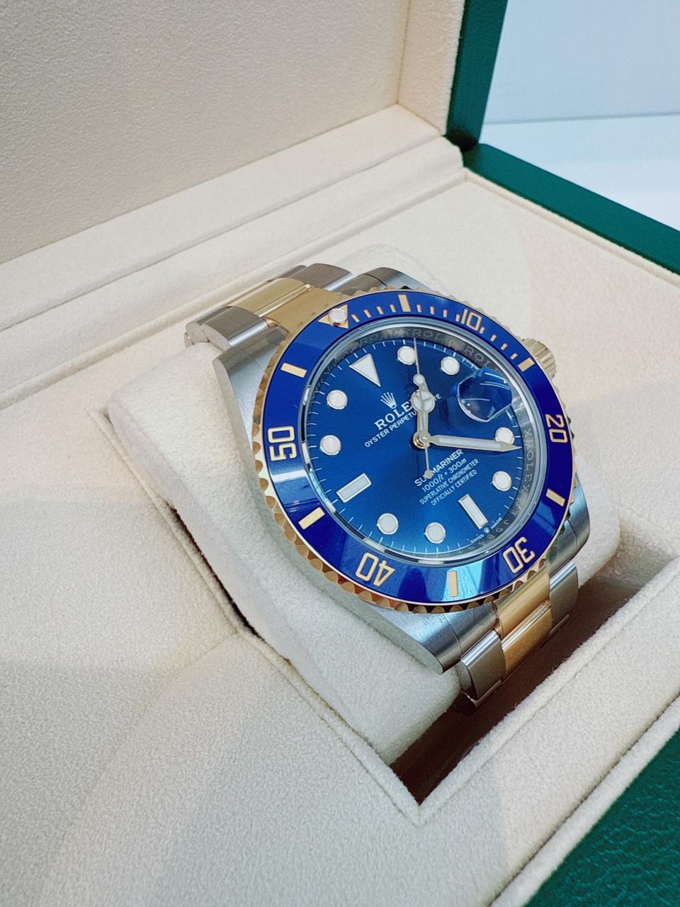 BLUE SUBMARINER DATE OYSTERSTEEL & YELLOW GOLD 41MM WATCH 126613LB S.N. 57J5R464