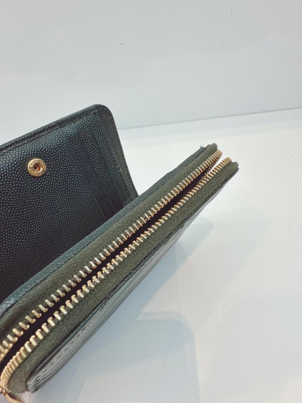 DARK GREEN GRAINED LEATHER CASSANDRE COMPACT WALLET