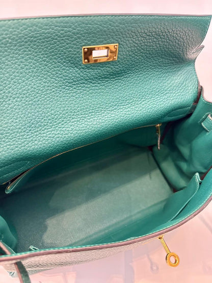 MALACHITE KELLY 32 RETOURNE TOGO LEATHER GOLD HARDWARE