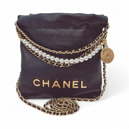 BLACK QUILTED LEATHER MINI CHANEL 22 CHAIN BAG