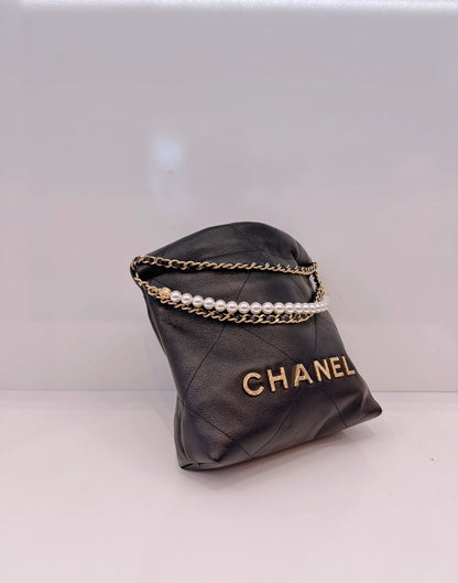BLACK QUILTED LEATHER MINI CHANEL 22 CHAIN BAG