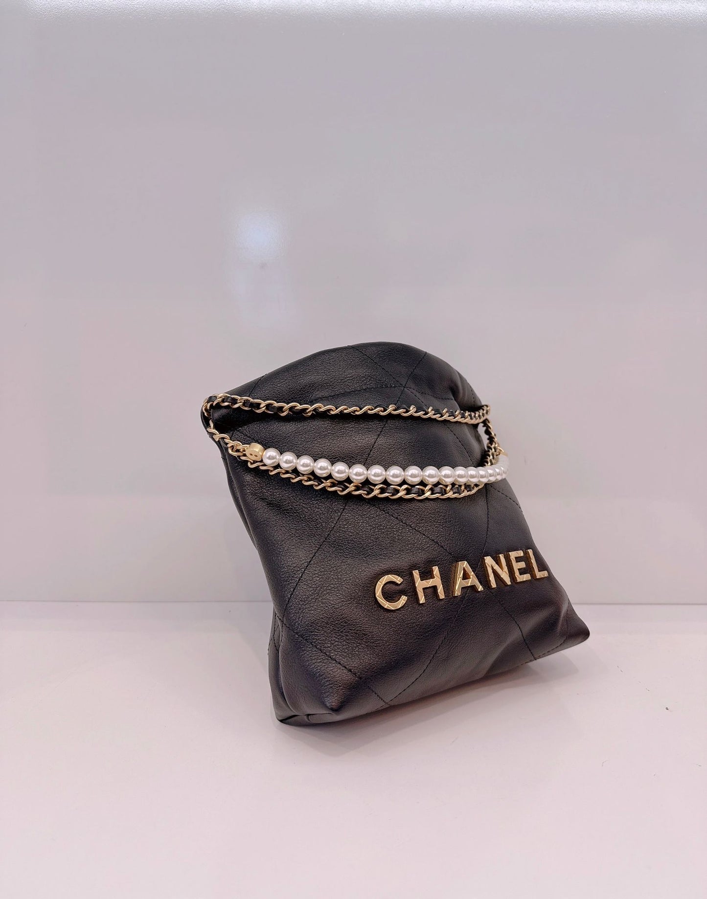 BLACK QUILTED LEATHER MINI CHANEL 22 CHAIN BAG