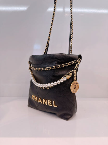 BLACK QUILTED LEATHER MINI CHANEL 22 CHAIN BAG