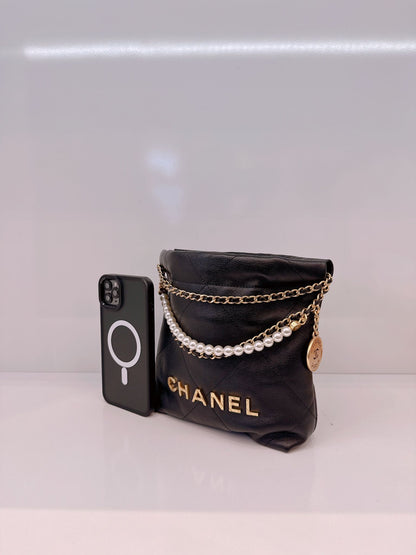 BLACK QUILTED LEATHER MINI CHANEL 22 CHAIN BAG
