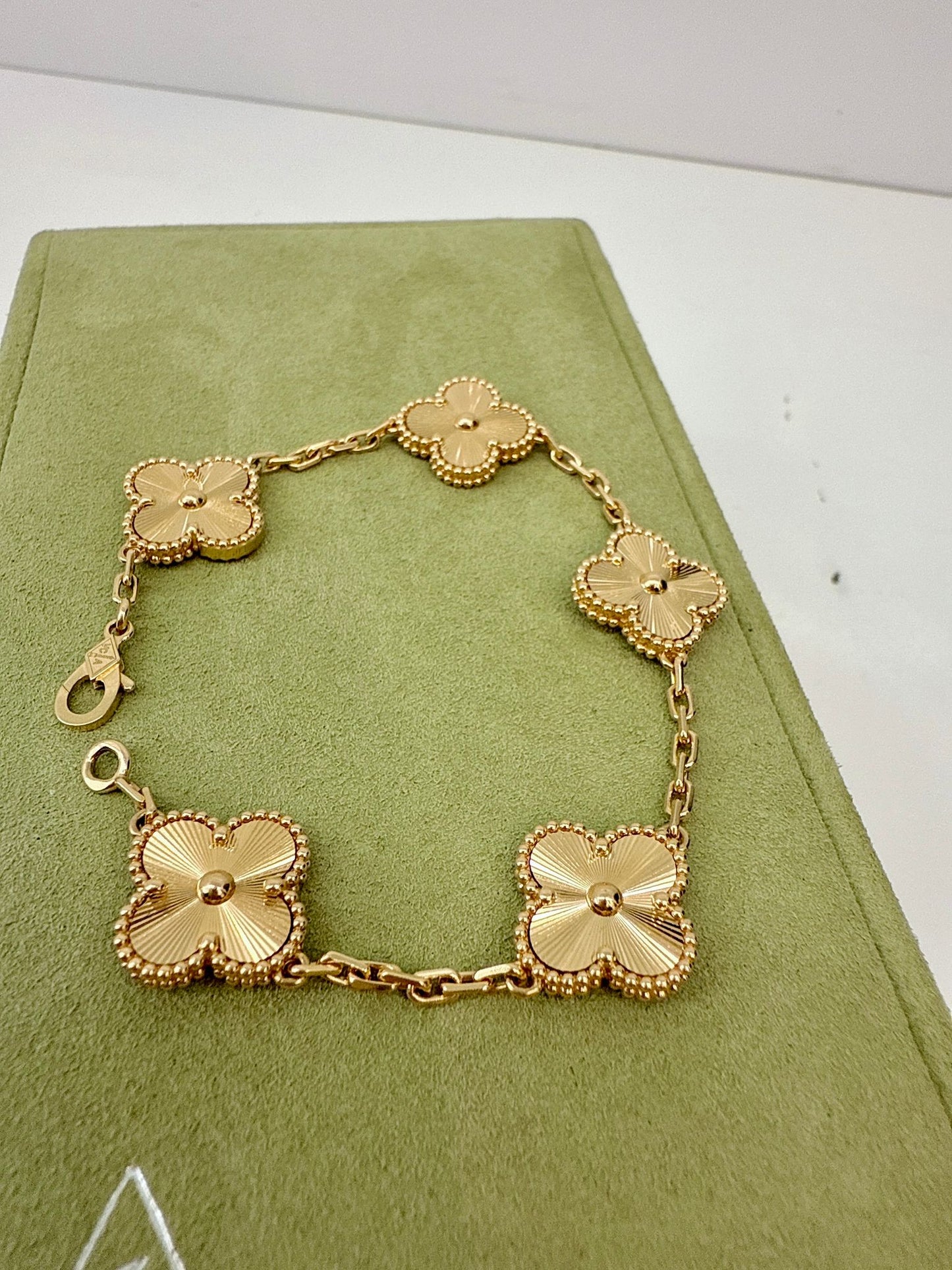 18K YELLOW GOLD VINTAGE ALHAMBRA BRACELET, 5 MOTIFS