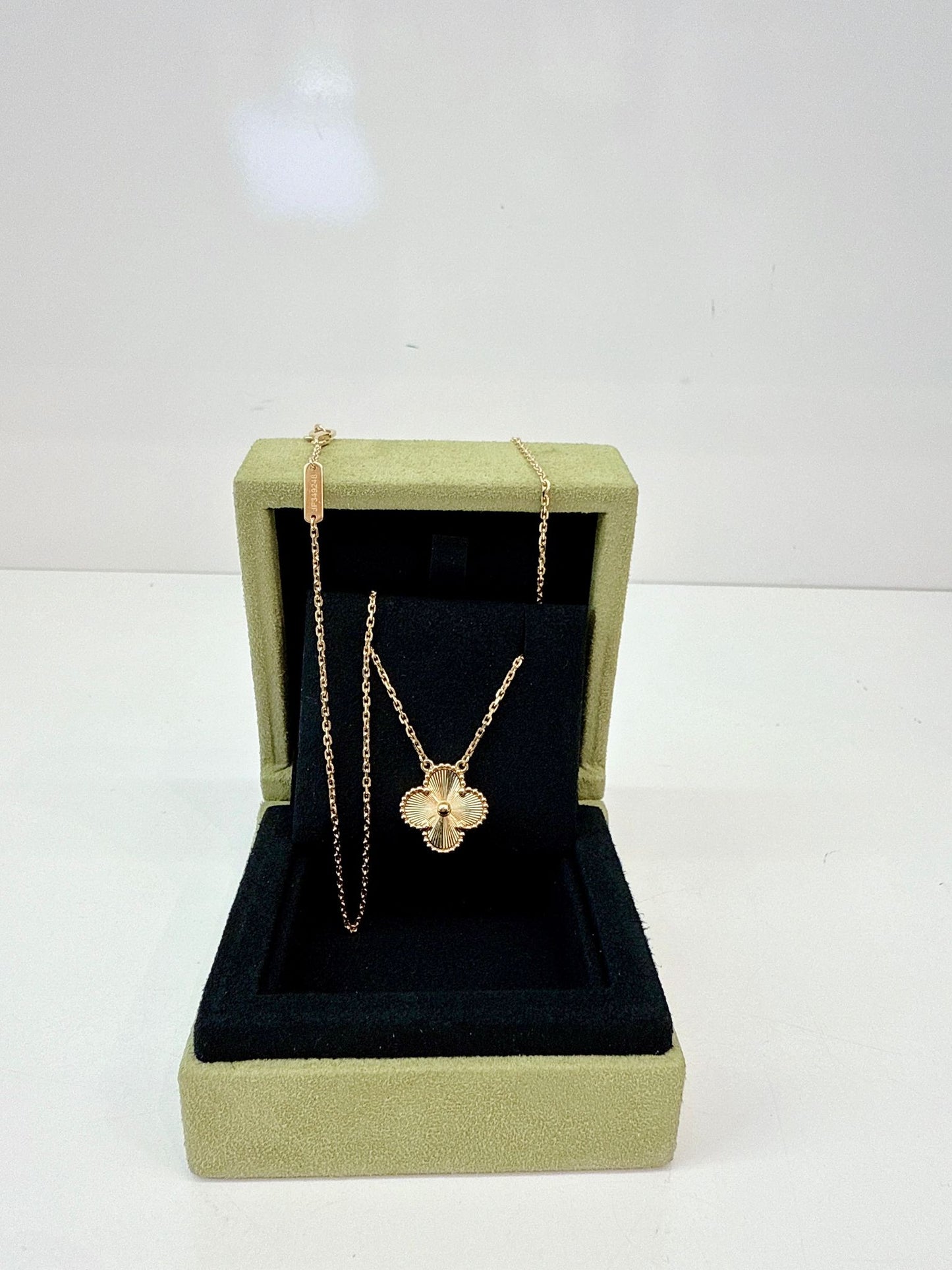 18K YELLOW GOLD VINTAGE ALHAMBRA PENDANT