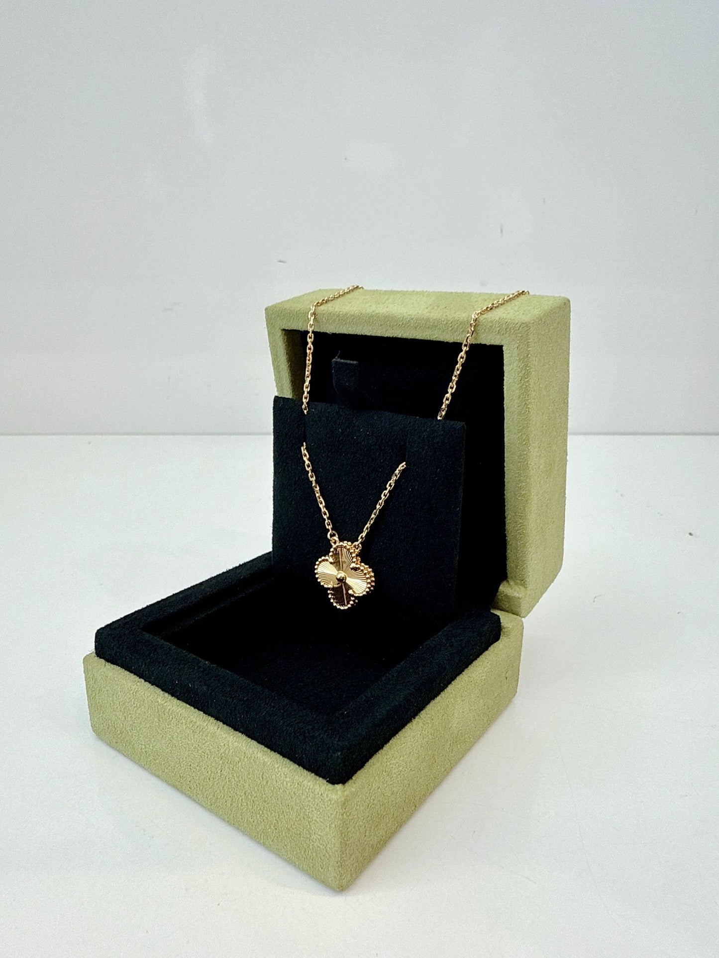 18K YELLOW GOLD VINTAGE ALHAMBRA PENDANT