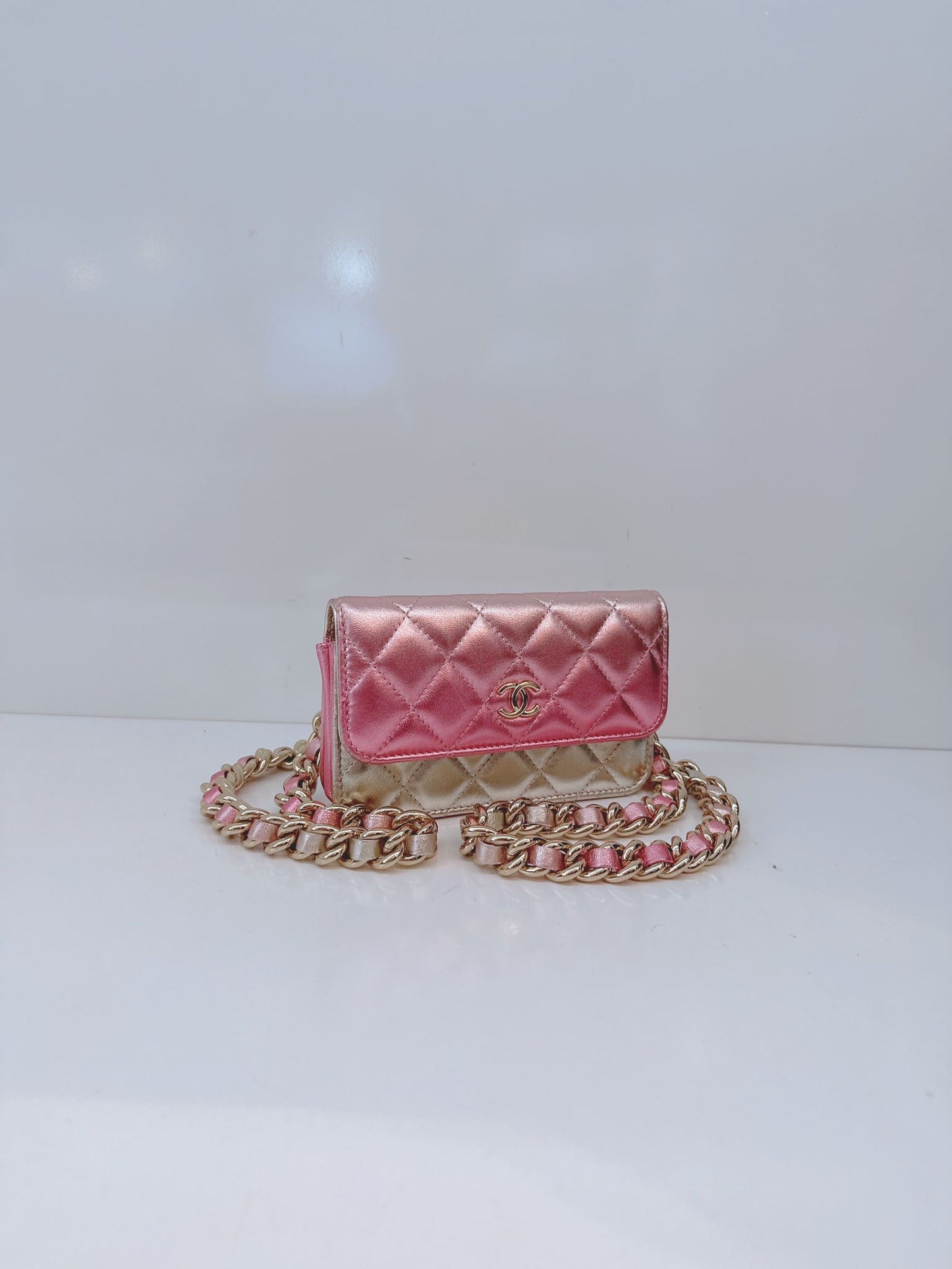 METALLIC SILVER PINK QUILTED LEATHER COCO PUNK WALLET ON CHAIN