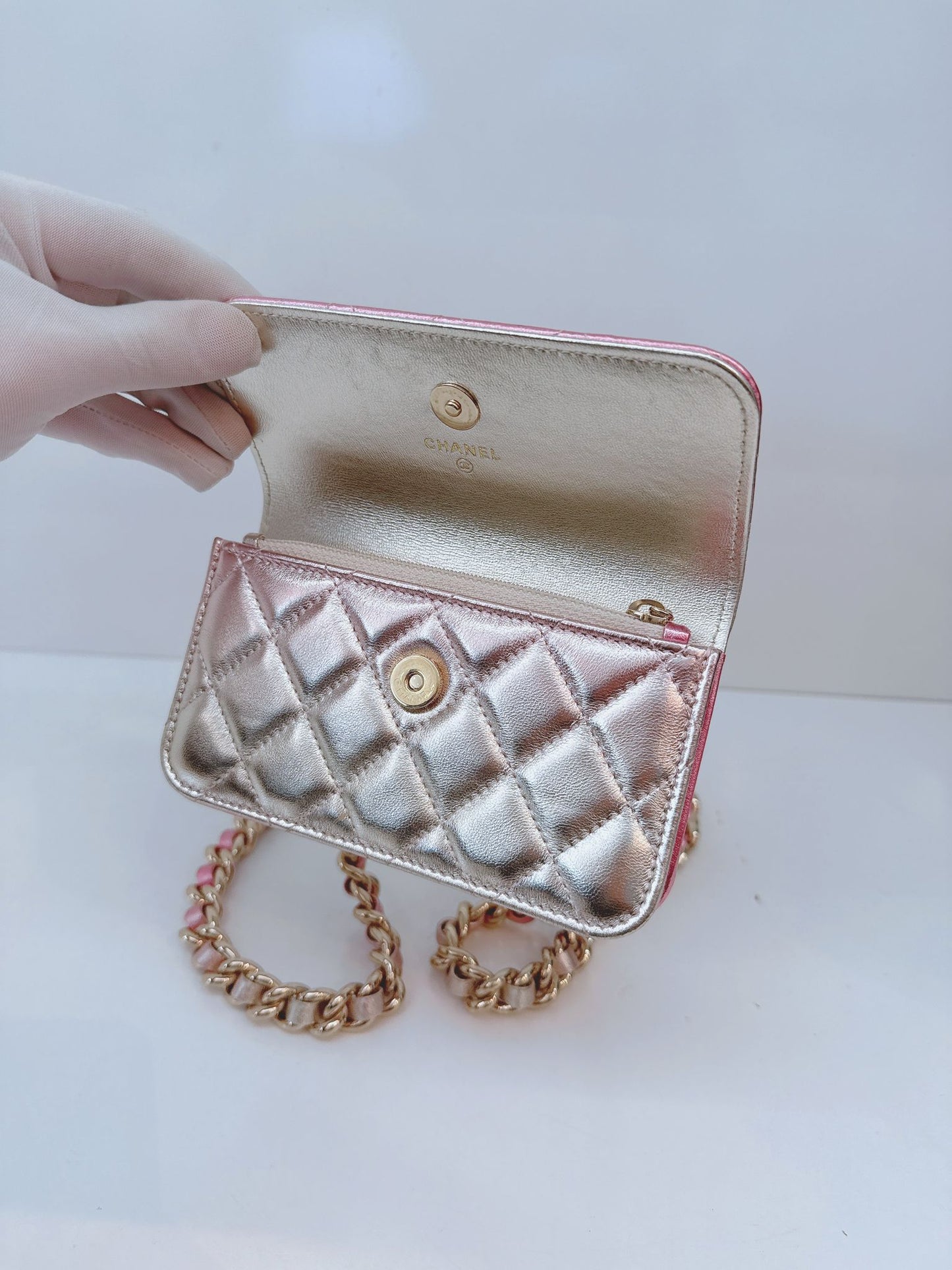 METALLIC SILVER PINK QUILTED LEATHER COCO PUNK WALLET ON CHAIN
