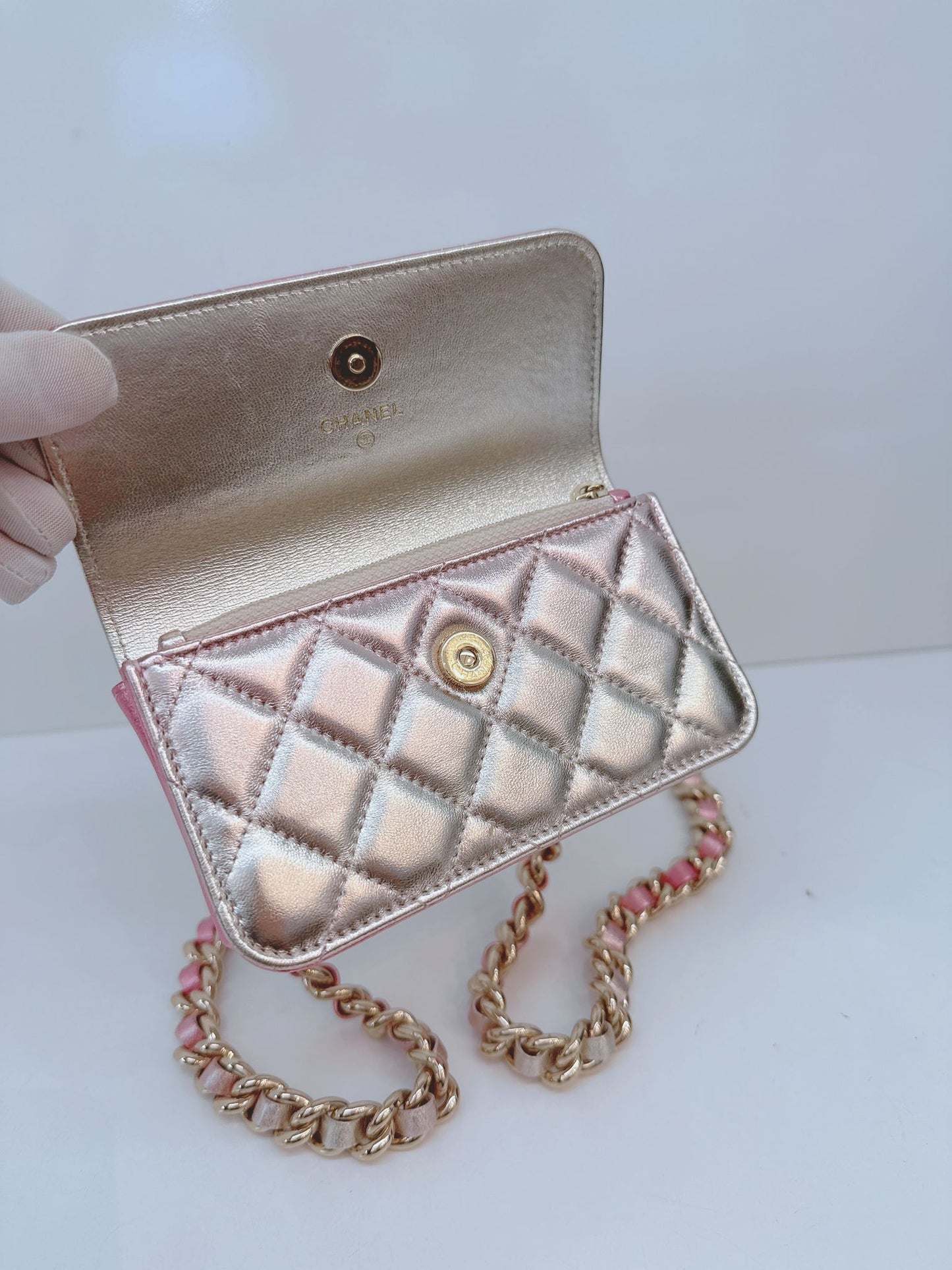 METALLIC SILVER PINK QUILTED LEATHER COCO PUNK WALLET ON CHAIN