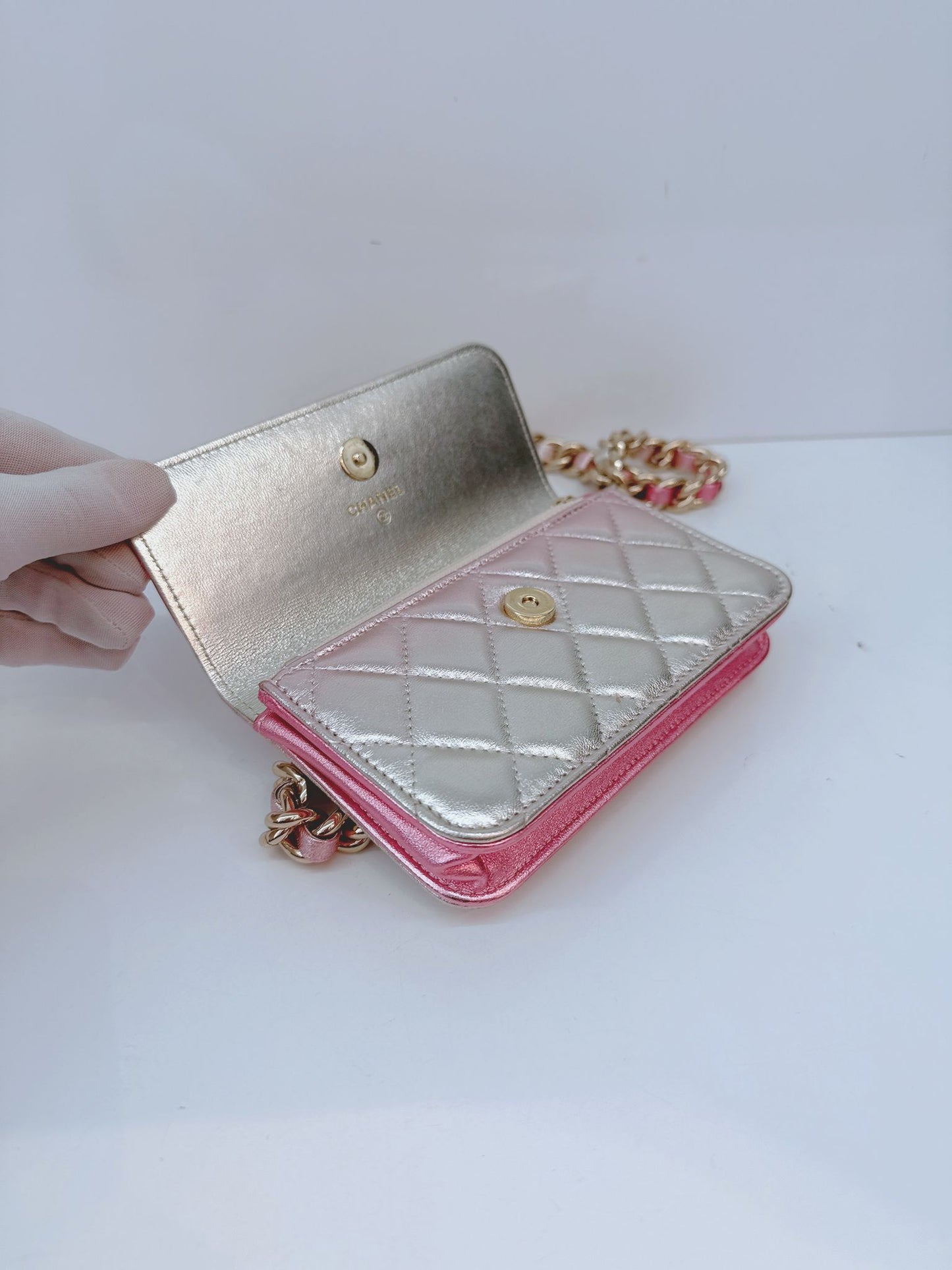 METALLIC SILVER PINK QUILTED LEATHER COCO PUNK WALLET ON CHAIN
