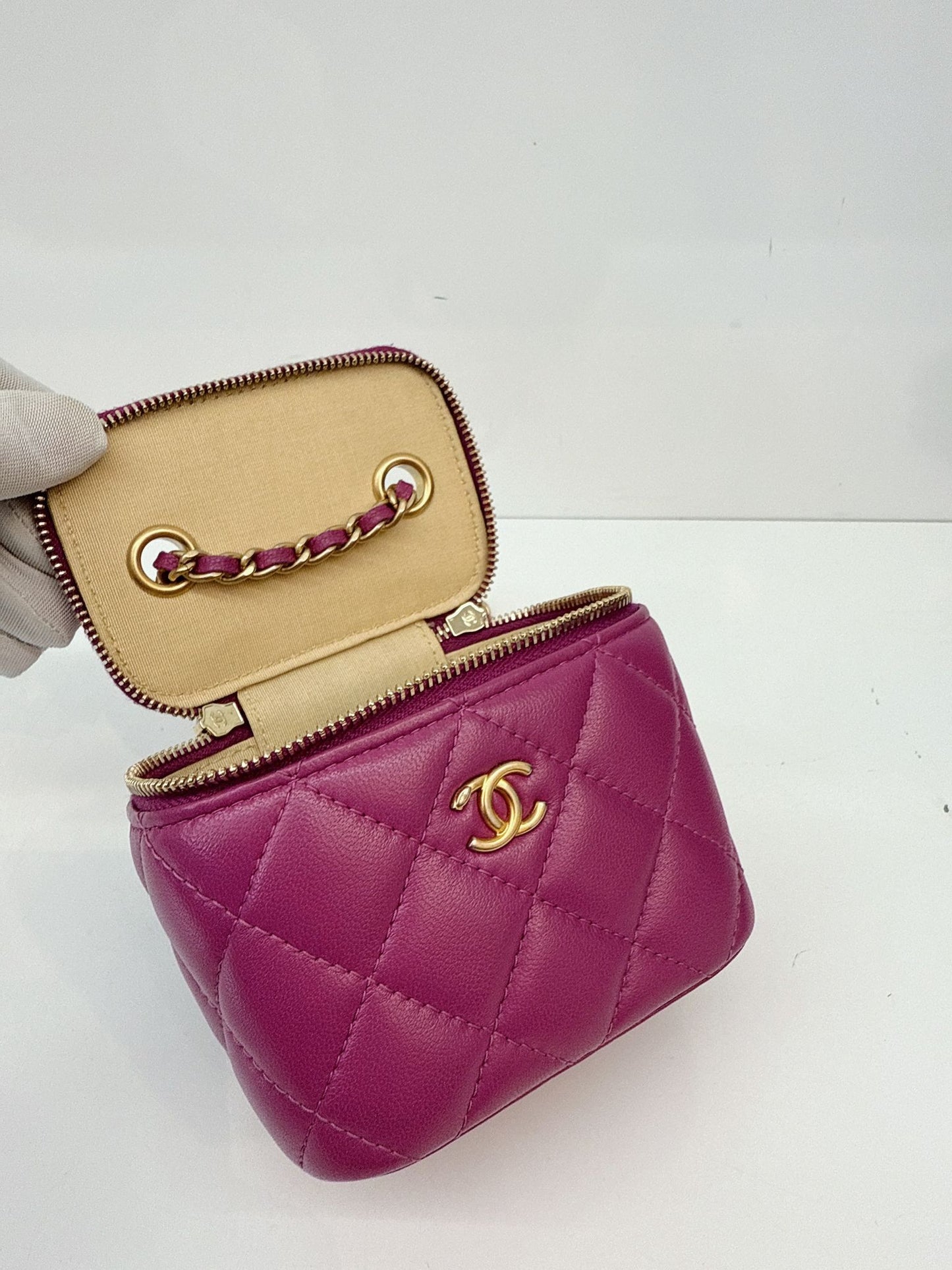 PURPLE LAMBSKIN MATELASSE COCO BALL CHAIN POUCH SHOULDER BAG