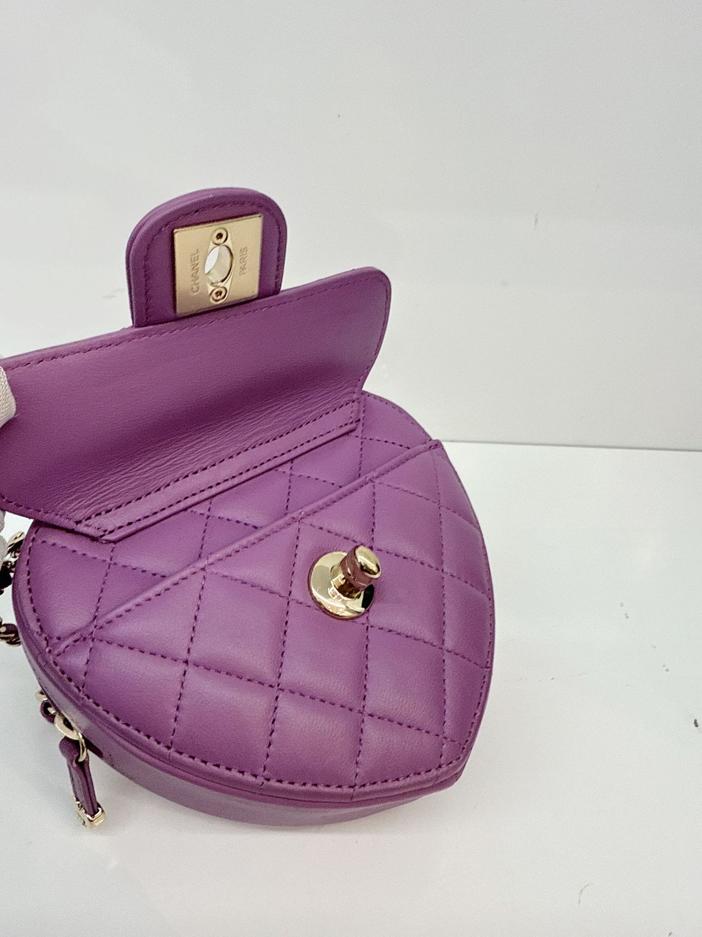 PURPLE LAMBSKIN CC IN LOVE  MINI HEART BAG