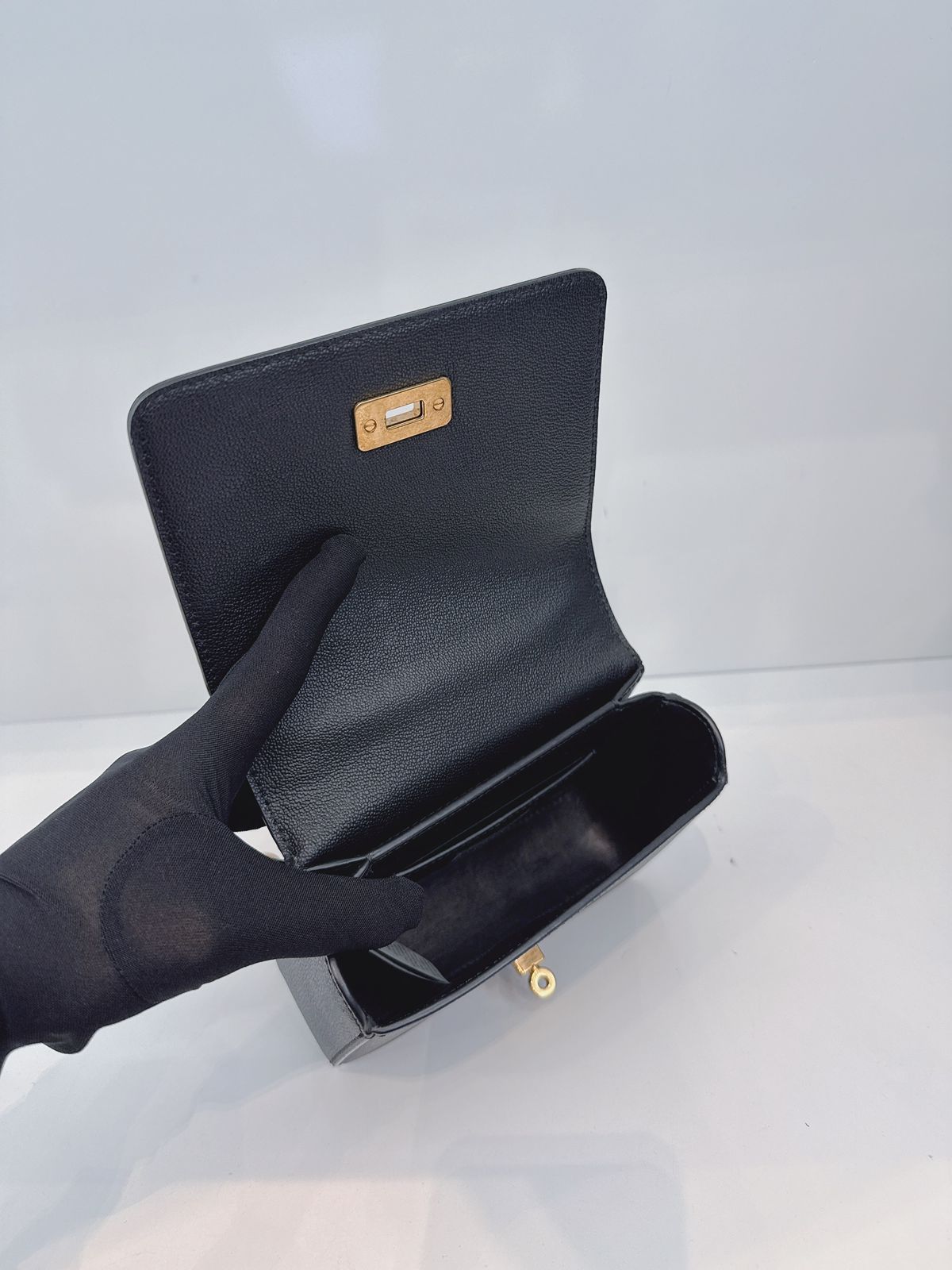 BLACK CALFSKIN LEATHER BAROQUE PRINT SMALL ICON SHOULDER TRIBUTE BAG