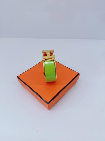 GREEN ENAMEL CLIC CLAC H BRACELET M GOLD HARDWARE