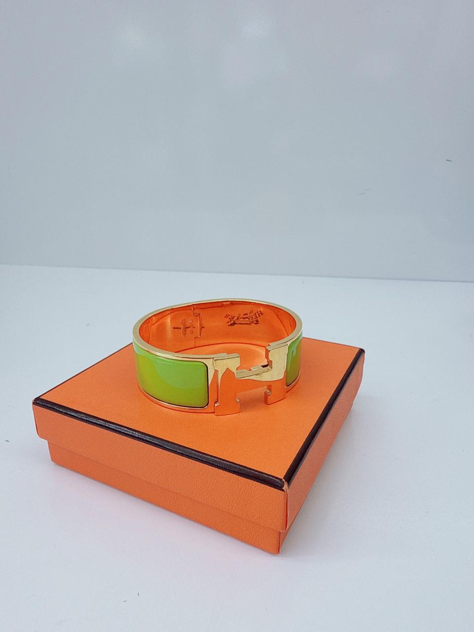 GREEN ENAMEL CLIC CLAC H BRACELET M GOLD HARDWARE