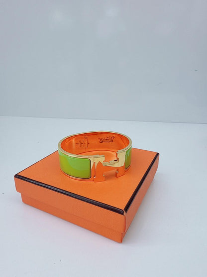 GREEN ENAMEL CLIC CLAC H BRACELET M GOLD HARDWARE