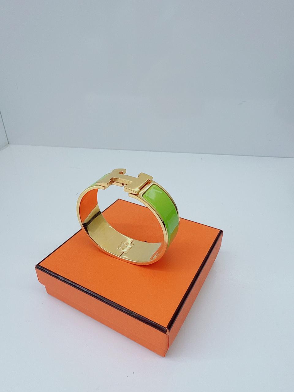 GREEN ENAMEL CLIC CLAC H BRACELET M GOLD HARDWARE