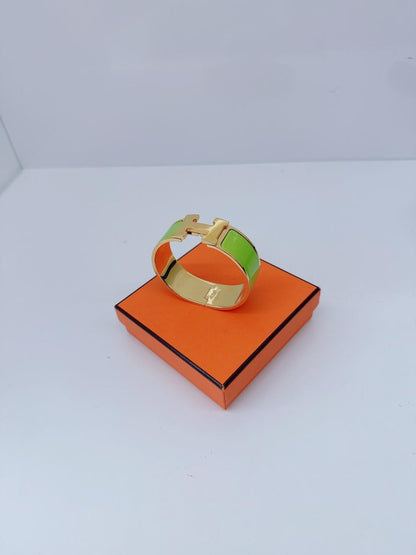 GREEN ENAMEL CLIC CLAC H BRACELET M GOLD HARDWARE
