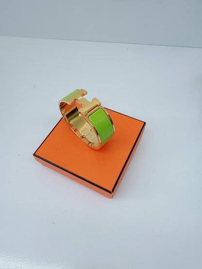 GREEN ENAMEL CLIC CLAC H BRACELET M GOLD HARDWARE