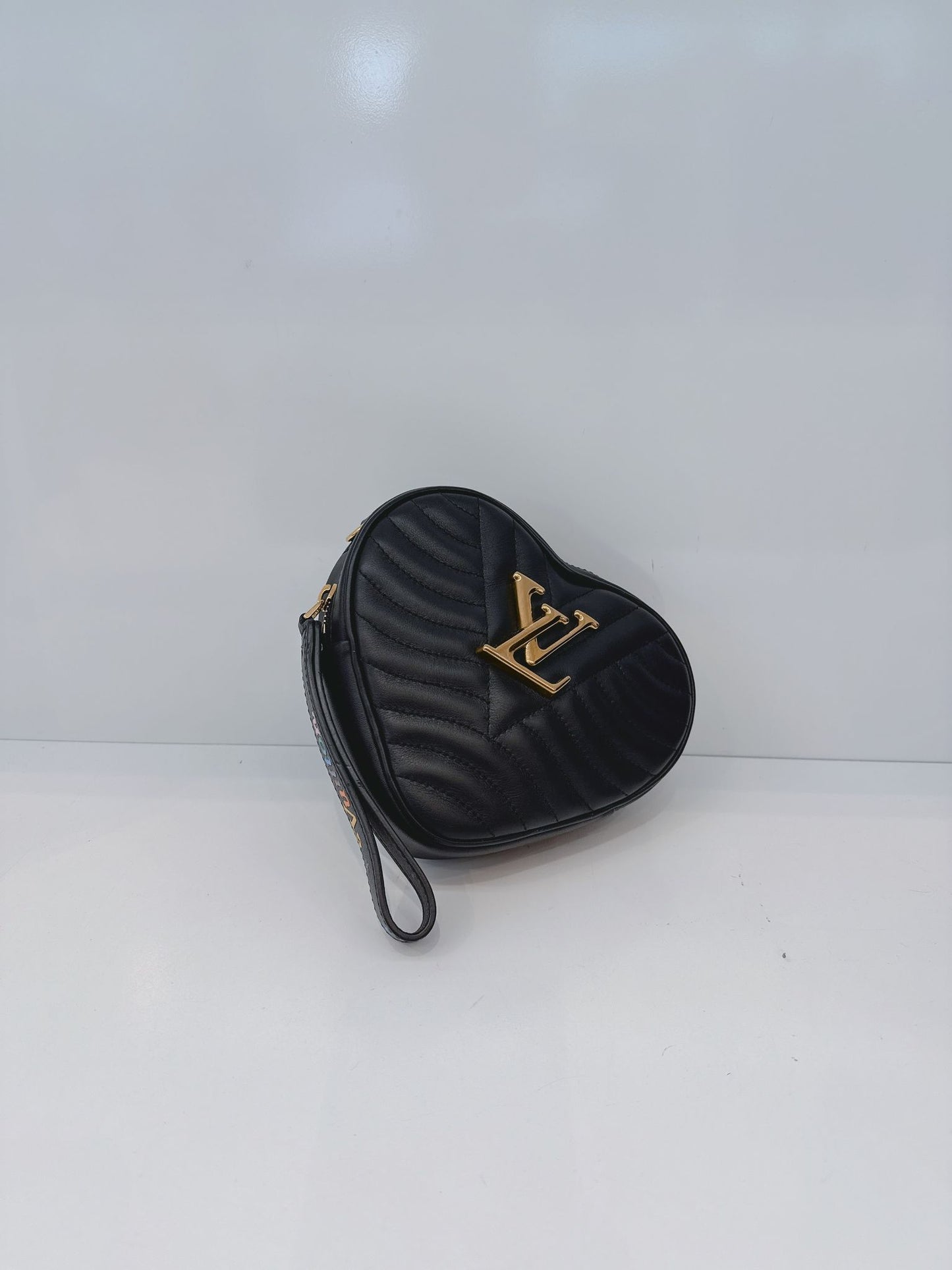 BLACK NEW WAVE HEART BAG