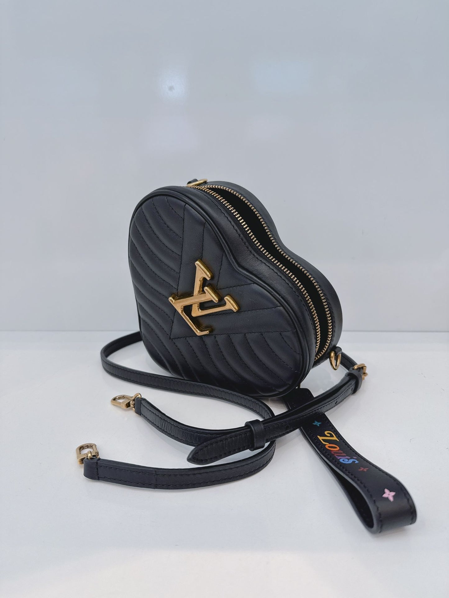 BLACK NEW WAVE HEART BAG