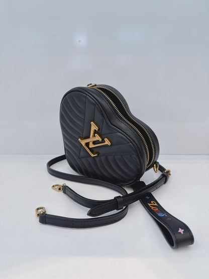 BLACK NEW WAVE HEART BAG